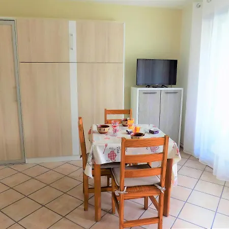 Palais Sur - Agreable Studio Au Coeur Du Centre-ville - Balcon Apartamento
