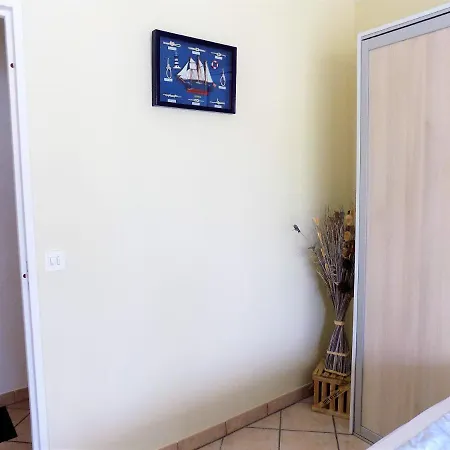 Palais Sur - Agreable Studio Au Coeur Du Centre-ville - Balcon